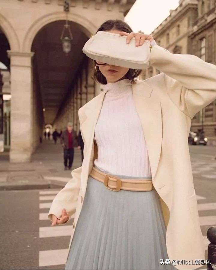 有哪些手袋既经典又时髦呢,时髦氛围感的必备单品迷你手袋