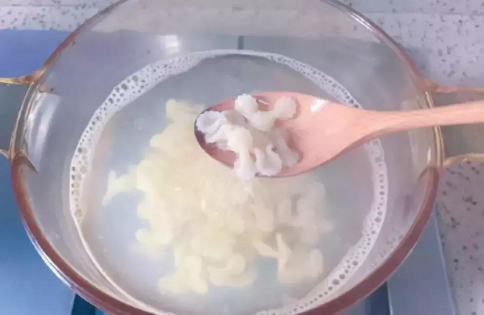 宝宝辅食白水煮面,宝宝辅食面条怎么煮软烂