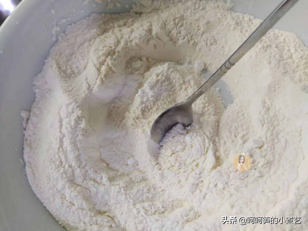 油条新方法不揉面不擀面蓬松柔软,油条为啥蓬松