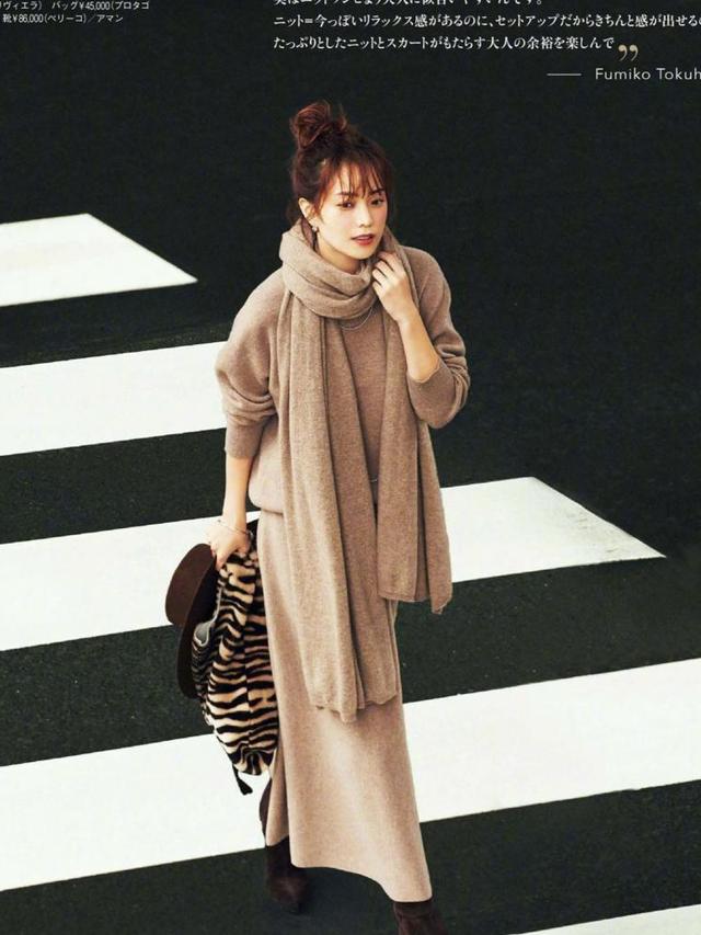 为什么穿连衣裙显身材,宽松慵懒针织连衣裙怎么穿显瘦