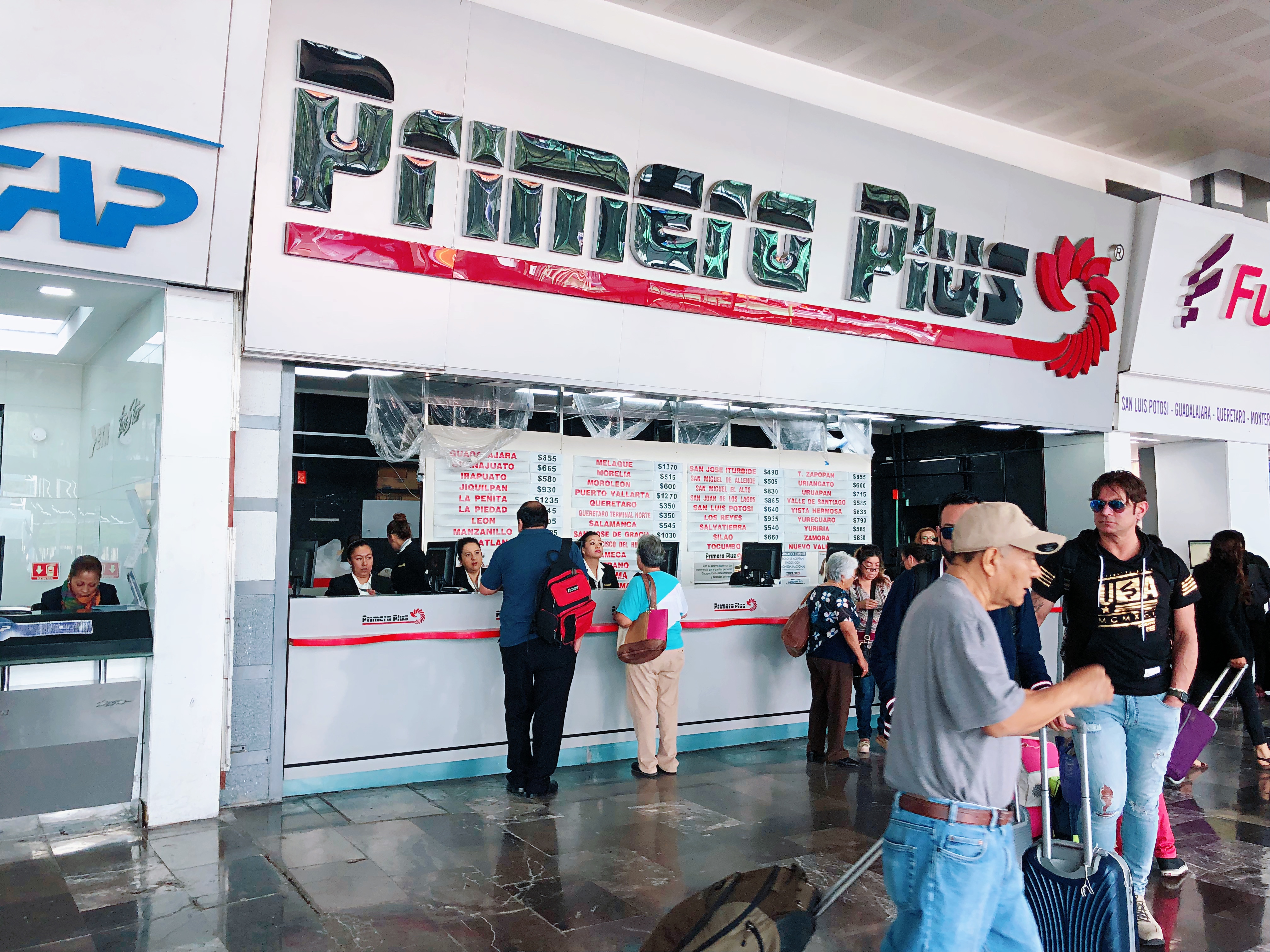 墨西哥大巴免费,墨西哥三辆大巴