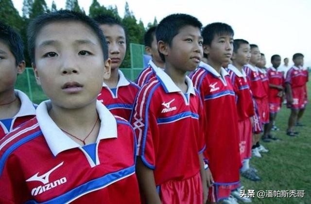 法新社评价国足“全球化”引球迷吐槽,法国成绩出色一点功不可没