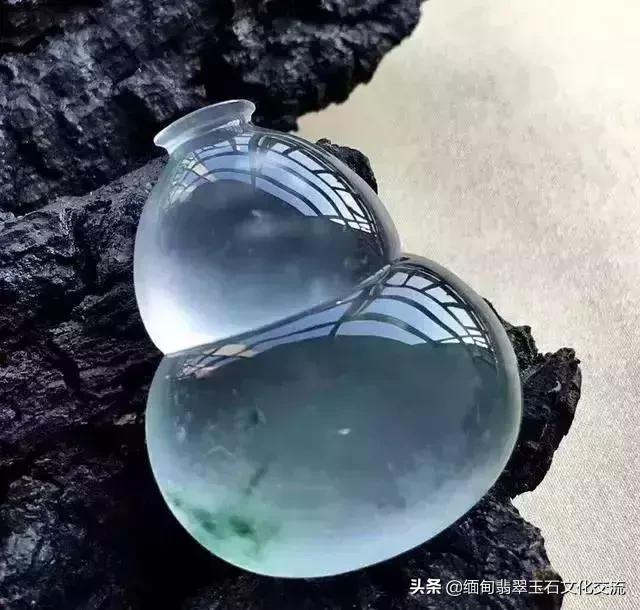 翡翠最简单的保养方法是用水泡吗,翡翠保养方法分享如何保养翡翠