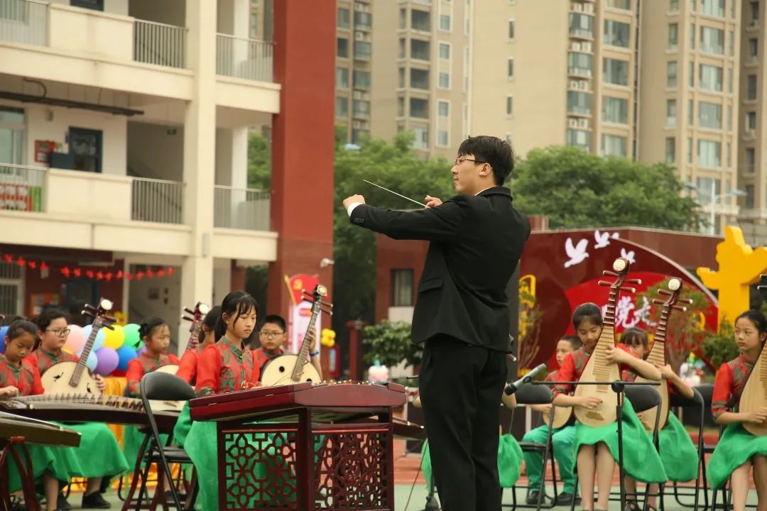 洛龙区第一实验小学学府校区“童心向*党**，梦想起航”游艺节活动