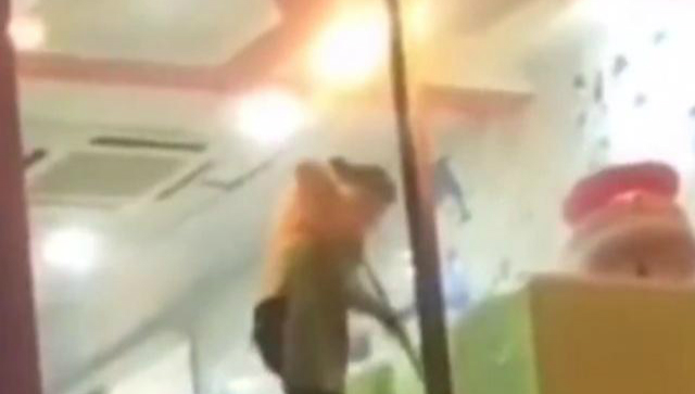 母婴店的员工给婴儿洗澡方法,母婴店给宝宝洗澡的人叫什么岗位