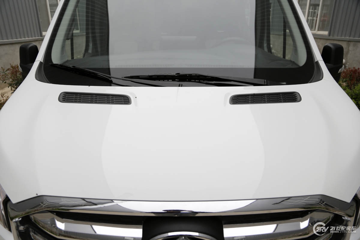 25万大通v90七座,大通v90自动挡5.95米长轴高顶房车