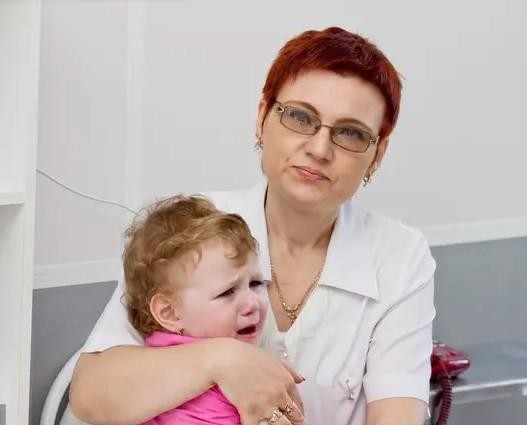 孩子胆小害怕是教育过早造成的吗,孩子总是特别害怕犯错