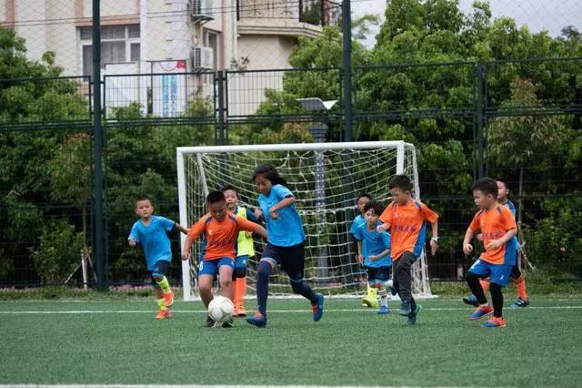 足球的魅力可以迷倒任何一个人,足球最美的魅力