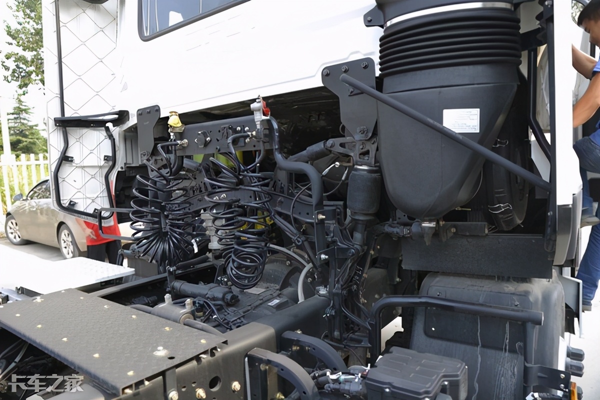 东风天龙重卡有什么优缺点,东风天龙4x2最新版牵引车多少钱