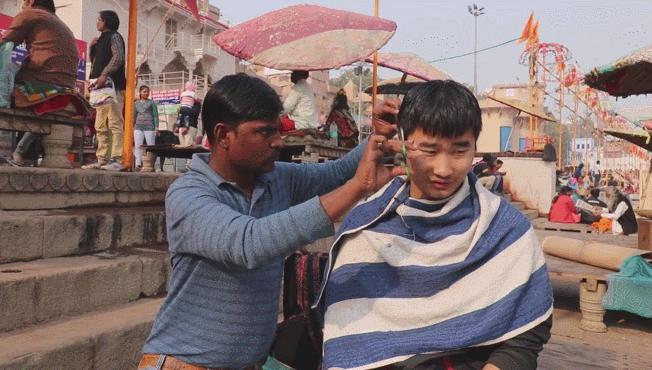 辞职后,我跑去印度恒河洗了个澡