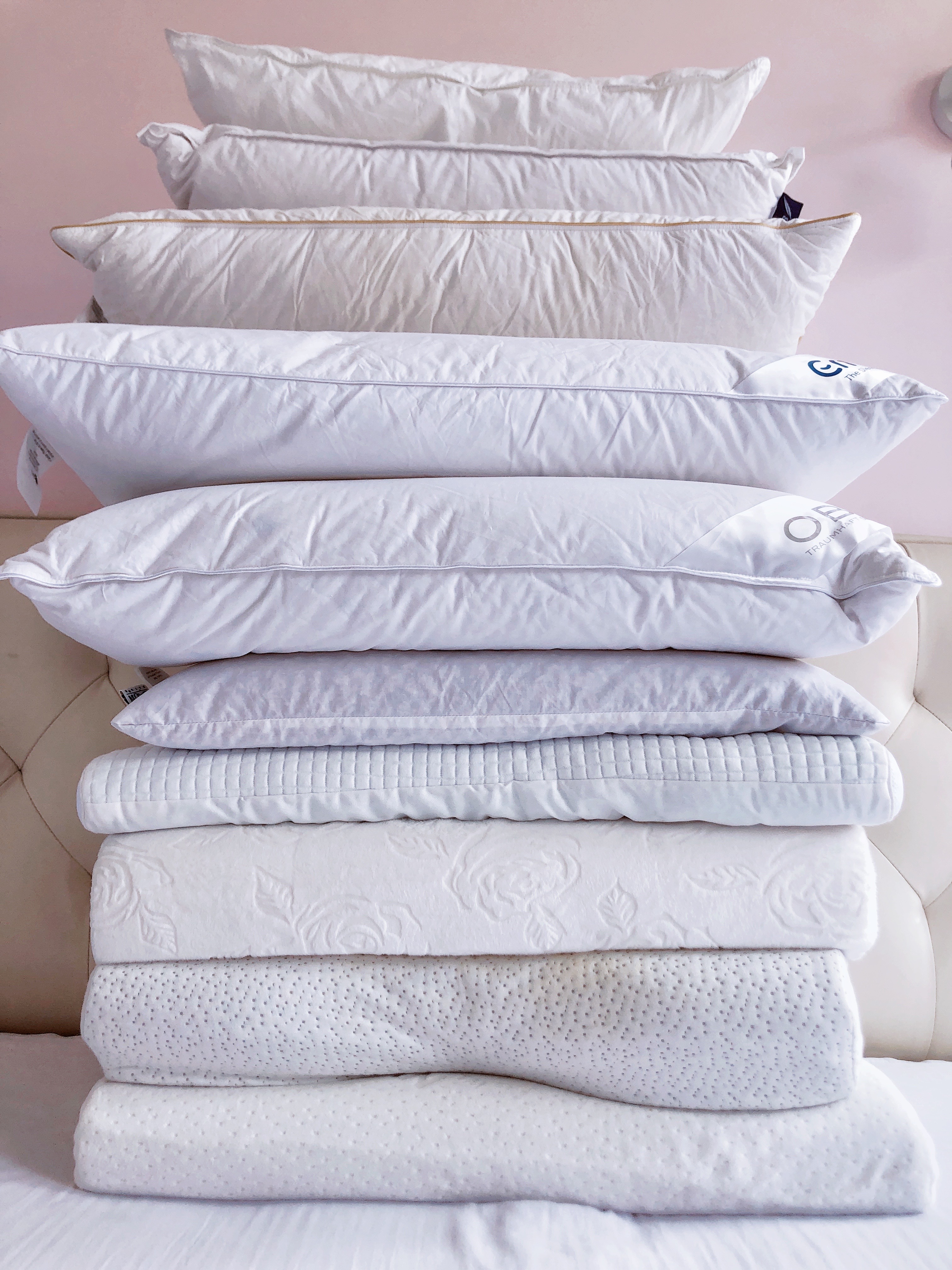 羽绒枕头和荞麦枕哪个好,五星级酒店用的羽绒枕还是蚕丝枕