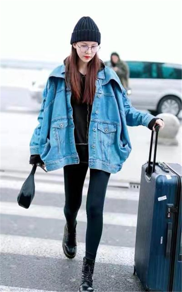 最适合配鲨鱼裤的过膝袜子,搭配鲨鱼裤洋气长筒袜