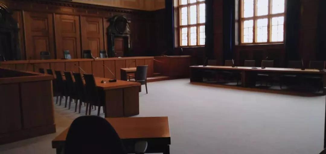 「伟大城市」纽伦堡，一尊皇座，几把囚椅