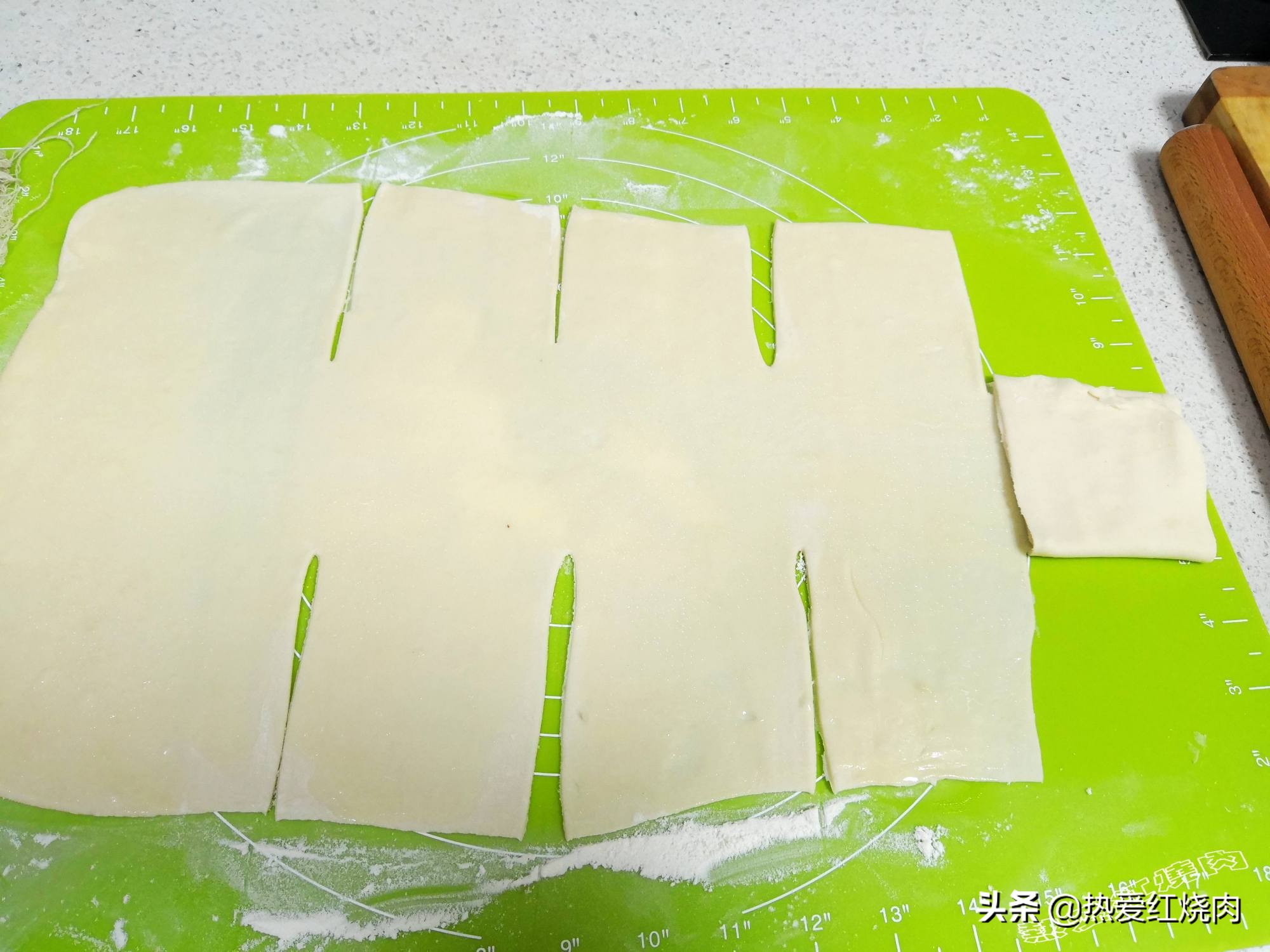 简单好吃的鱼头泡饼,一家三口美食鱼头泡饼