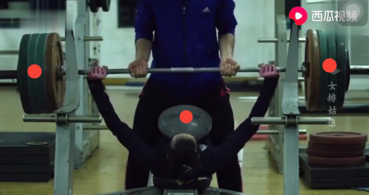 周琦60公斤卧推,周琦20公斤硬拉