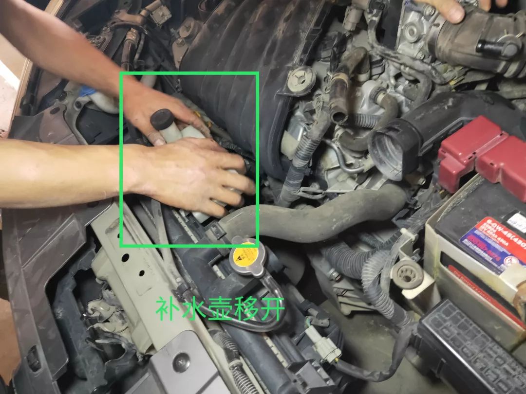 尼桑骐达1.6t更换铱铂金火花塞,日产阳光2011款换火花塞