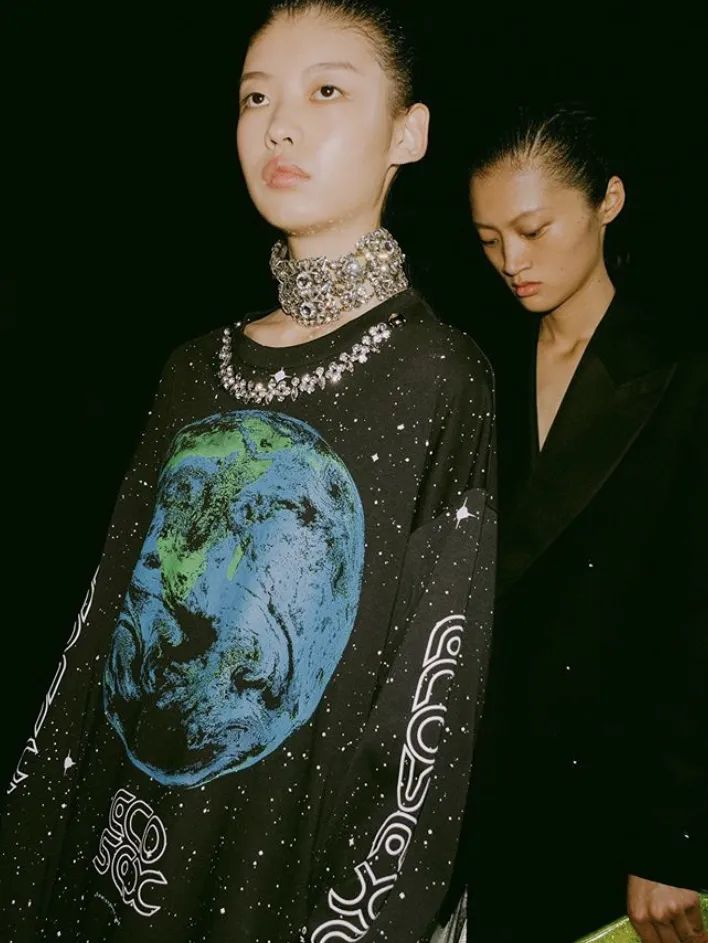 虞书欣穿的可爱灵动的衣服,自己认为适合虞书欣的衣服