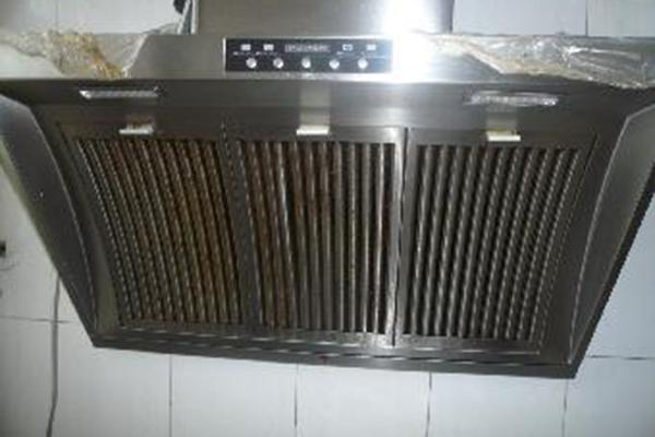 油烟机如何自己清洗全过程,清洗多年油烟机妙招教你一招