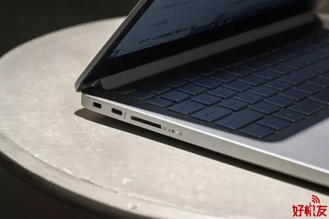 来面试的小姐姐拿出了一款新版笔记本，我去了解了一下……