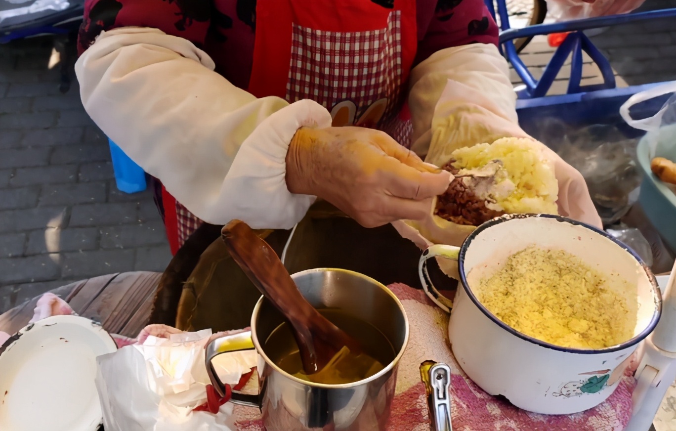 摆摊卖男女老少都爱吃的特色小吃,摆摊卖自制手工小吃