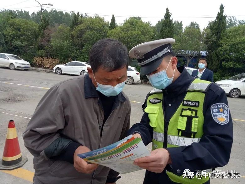 商丘交警开展“一盔一带”进驾校活动