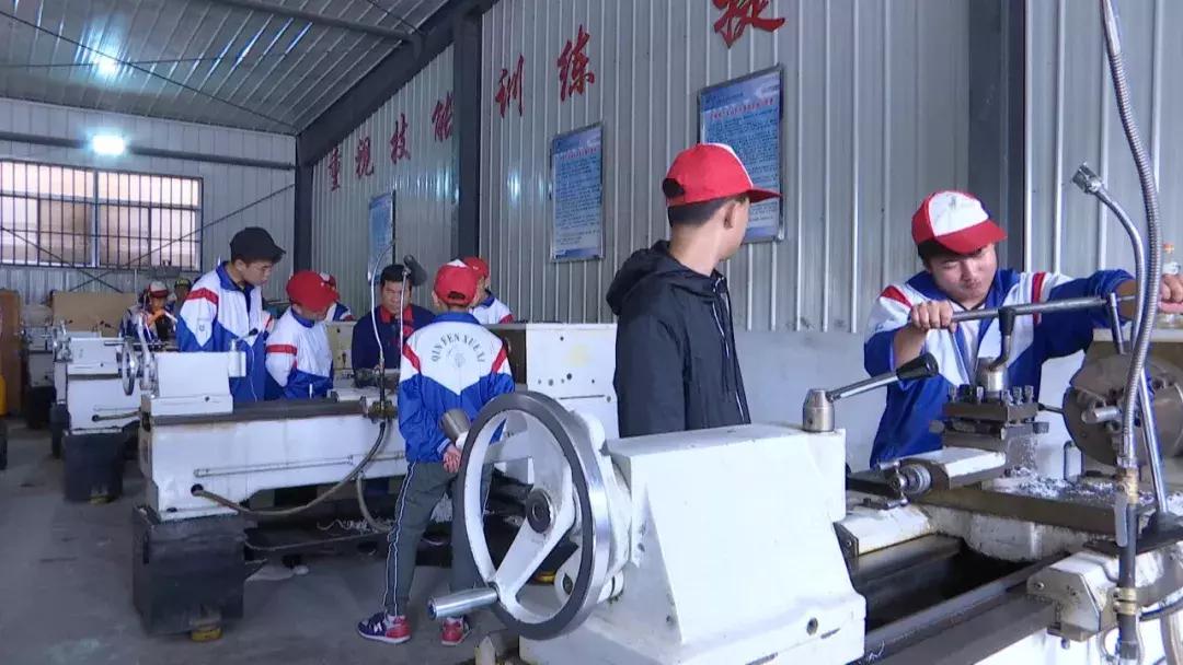 习总书记在学校思想政治理论课教师座谈会上的重要讲话在靖远师生中引起强烈反响