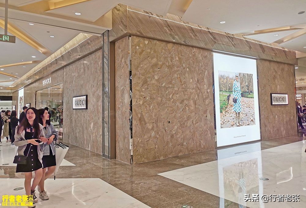 浙江第二有钱的城市，30亿建文化广场，商场里面市民排队买奢侈品