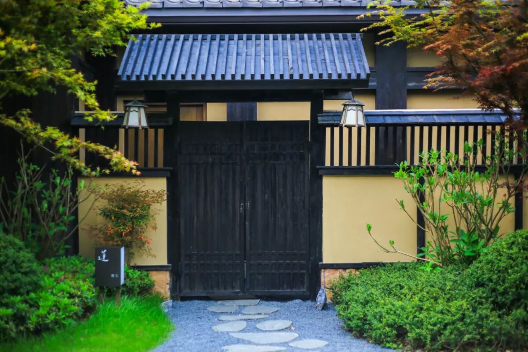 住进风景里温泉酒店,住进风景里旅游度假温泉酒店