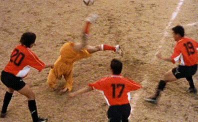 搞笑gif开心一刻我受了太多的委屈,踢足球腿抽筋搞笑gif