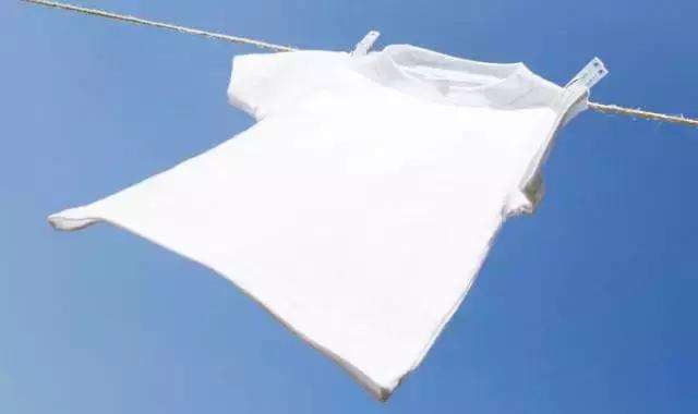 衣服发黄怎么办教你一个清洁妙招,白衣服发黄洗白简单有效方法直播