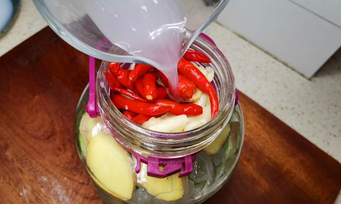 酸豆角怎么腌好吃还能放的时间长,酸豆角能直接用醋腌吗