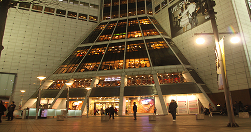 进价60元，贴牌翻7倍，网友：原来我国衣服这么值钱啊