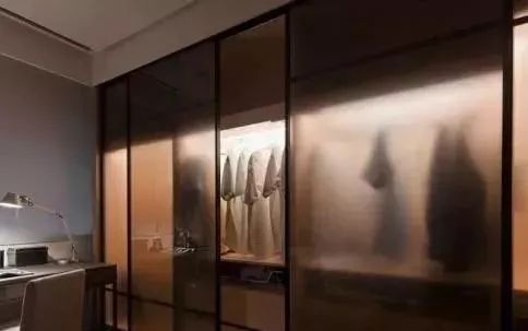 美式造型衣柜门板选什么材质,家具门板选择