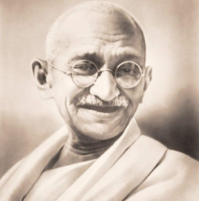 甘地妻子患病奄奄一息,请求丈夫买青霉素,却遭其生气大喊:不