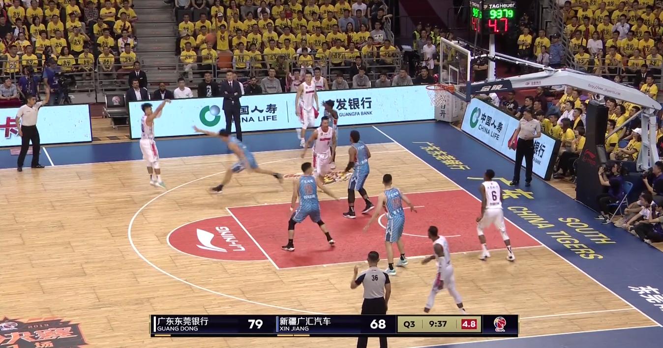 主教练在场边喊什么,主教练在场边作用大吗