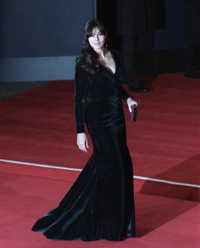 欧洲三大女神莫妮卡,欧洲第一美人莫妮卡写真