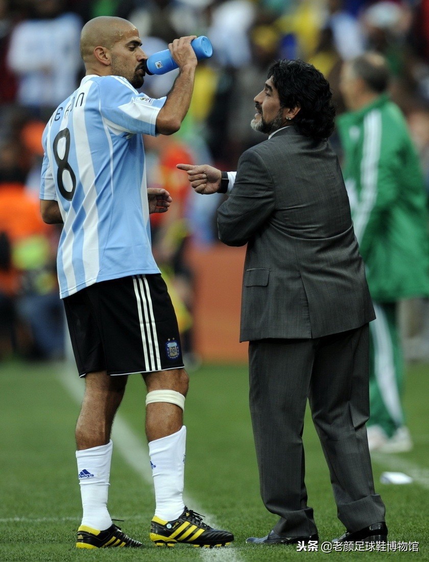 脚踏虎爪靴的神奇巫师，35岁参加世界杯，41岁复出只为母队上座率