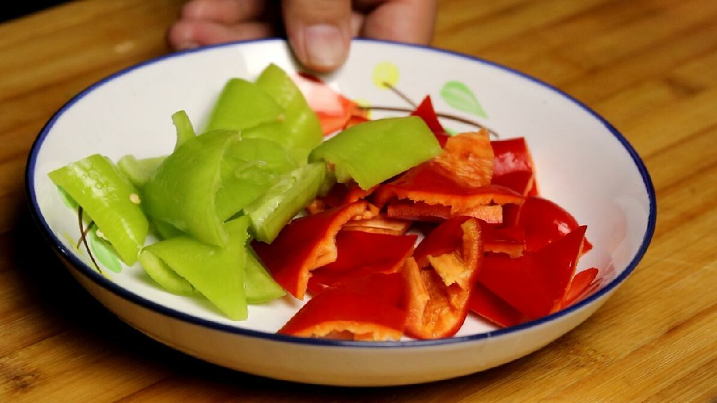 千叶豆腐可以用普通豆腐做吗,千叶豆腐是去水好还是过油好