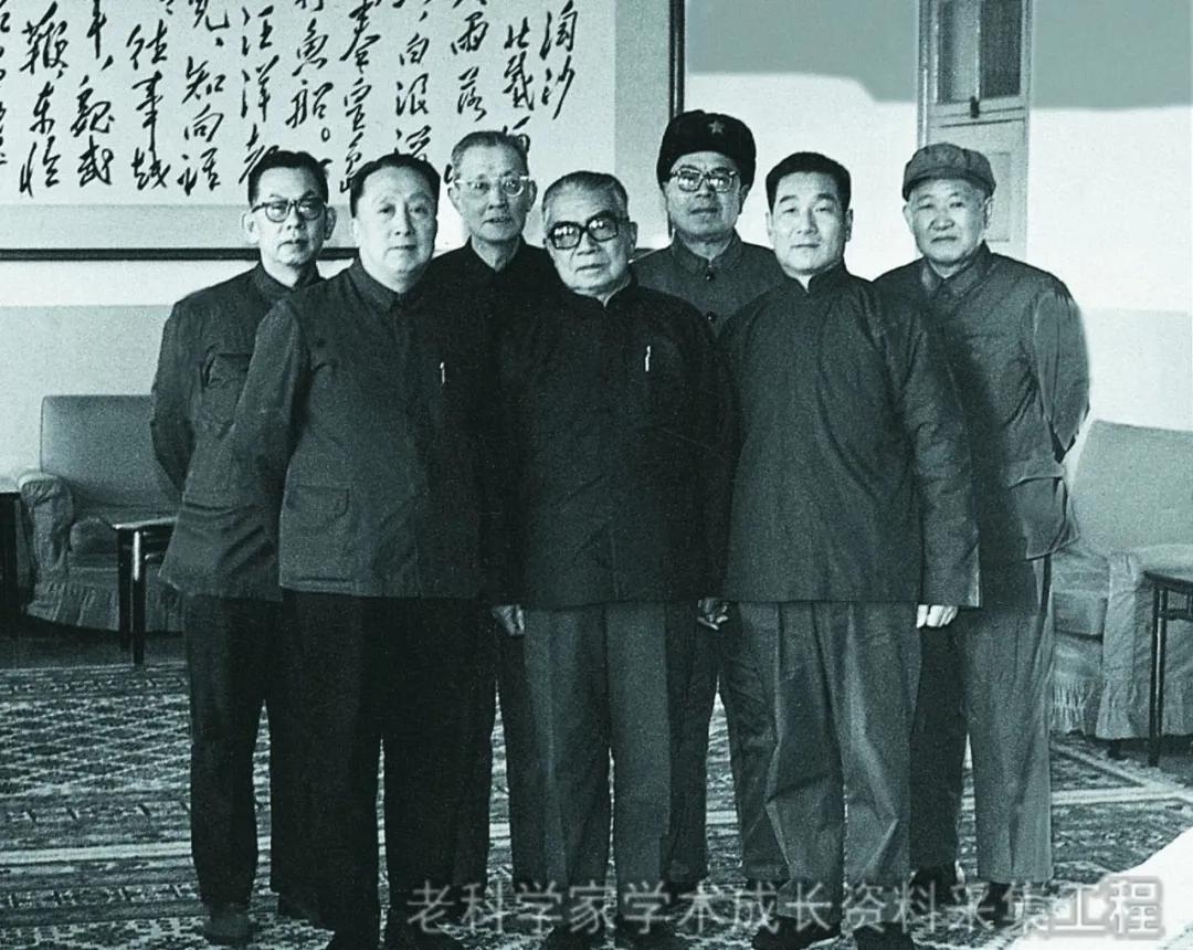 中国著名泌尿外科吴阶平教授,吴阶平泌尿外科学上中下册