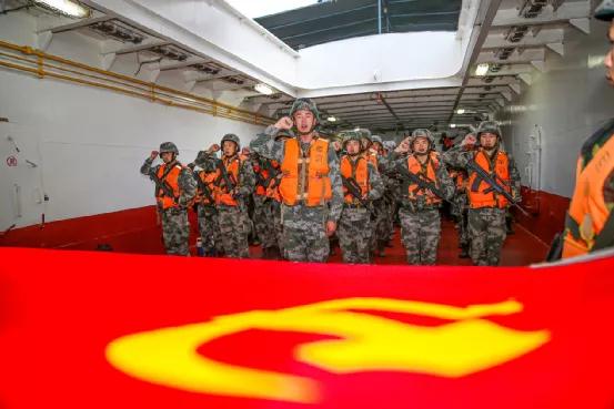 直击!第71集团军防空劲旅海上战斗誓言!