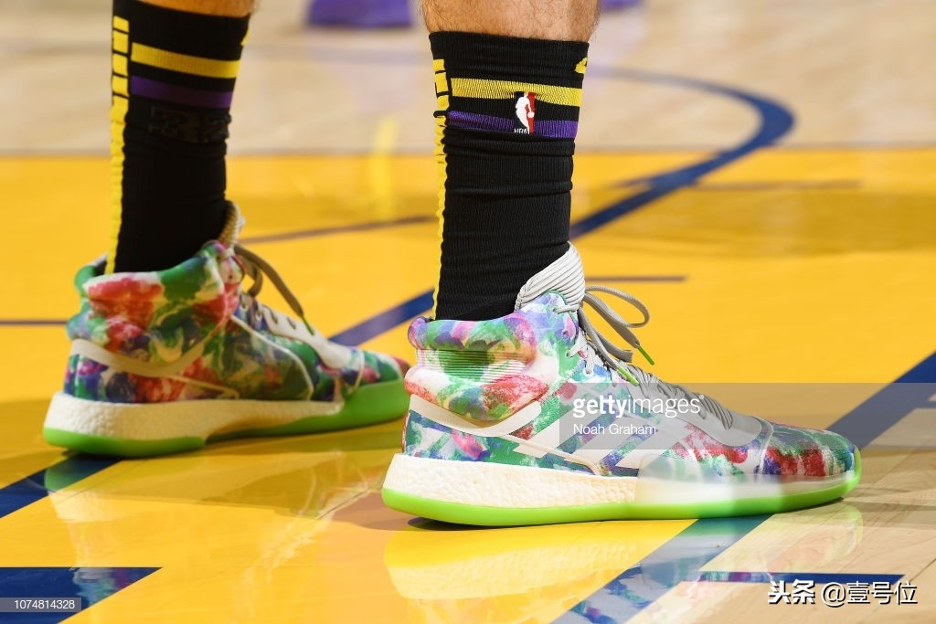 圣诞大战球鞋上脚,2010圣诞大战科比上脚球鞋