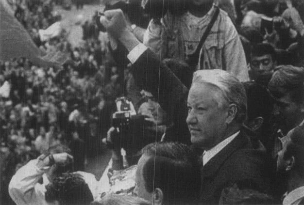 到美国“洗黑钱”，在总统府门前血拼，俄罗斯的黑帮到底有多狂？