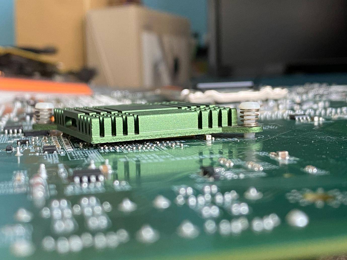 cpu可以装在任何主板上吗,cpu只要插在主板上就不用拔了吧