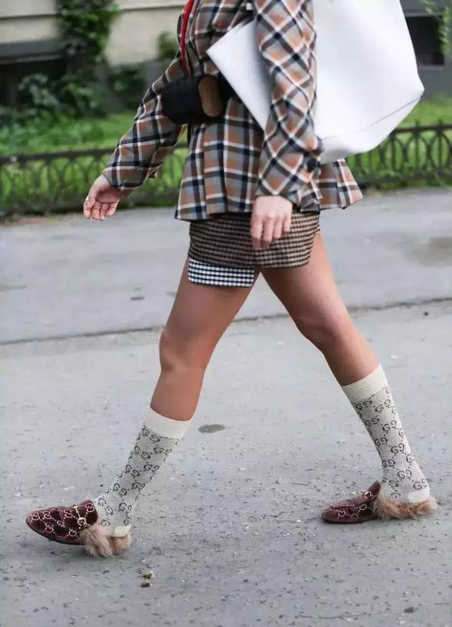 毛毛鞋为啥流行,毛毛鞋为什么都是平底