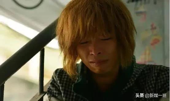 有种改变叫《药神》的黄毛，如今染回黑发掀刘海，帅成韩国欧巴！