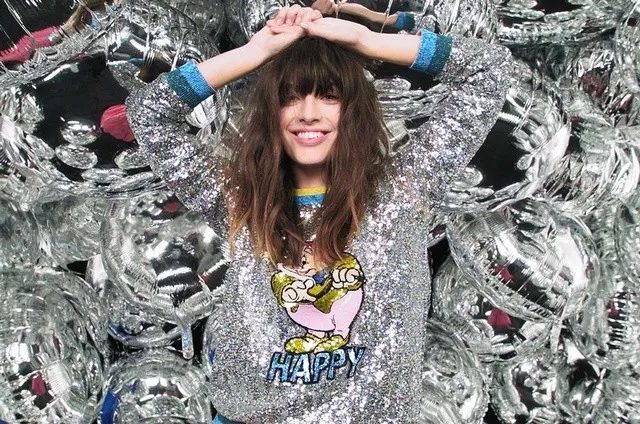 装嫩式穿搭方式,依然减龄穿搭