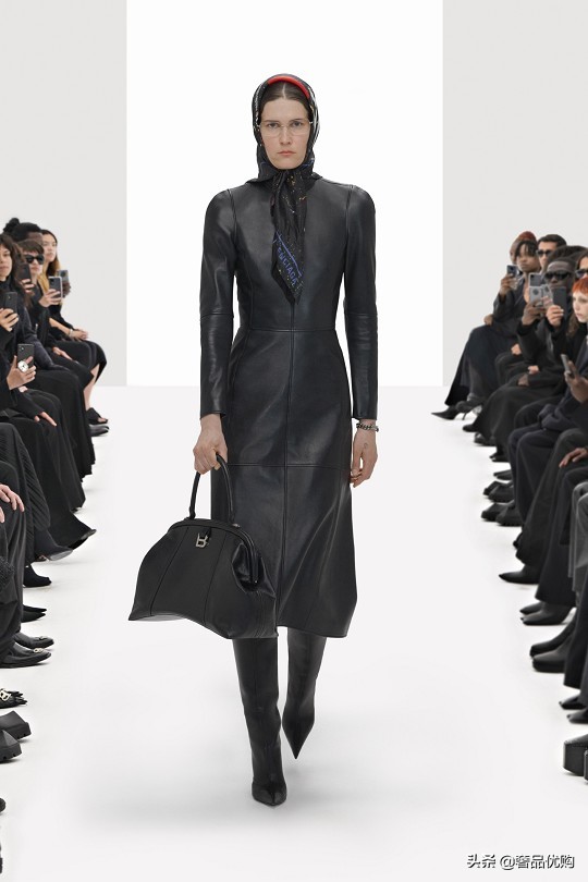 balenciaga克隆秀场,balenciaga21年时装秀