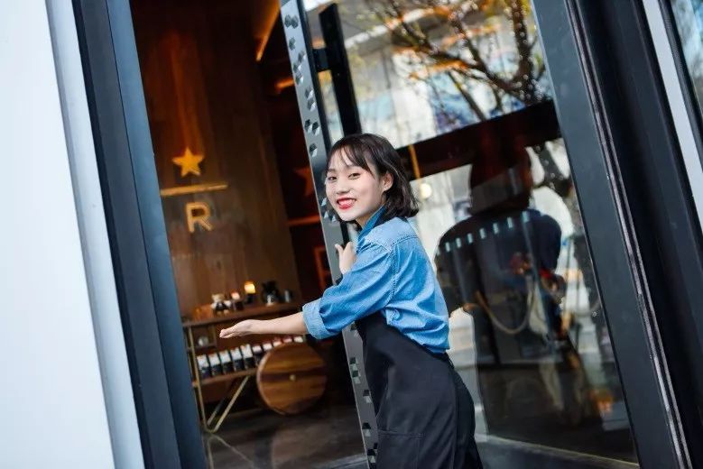 星巴克月薪和招聘标准,星巴克招暑假工吗