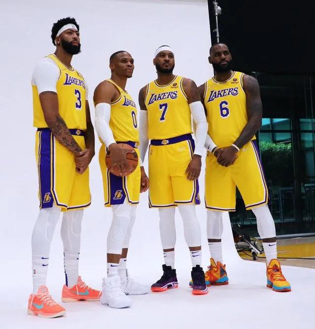 下赛季NBA上缴奢侈税前十球队一览，勇士超1.8亿美元