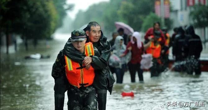 我哭了!地铁被困女生逃生后:庆幸在华夏!但最危险的不是水